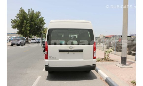 Acheter Import Voiture Toyota Hiace Blanc à Import - Dubai, A'ana Acheter Import Voiture Toyota Hiace Blanc à Import - Dubai, A'ana
