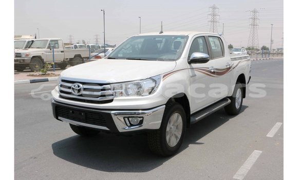 Acheter Import Voiture Toyota Hilux Blanc à Import - Dubai, A'ana Acheter Import Voiture Toyota Hilux Blanc à Import - Dubai, A'ana