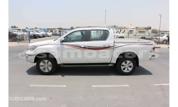 Acheter Import Voiture Toyota Hilux Blanc à Import - Dubai, A'ana Acheter Import Voiture Toyota Hilux Blanc à Import - Dubai, A'ana