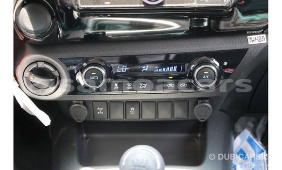 Acheter Import Voiture Toyota Hilux Blanc à Import - Dubai, A'ana Acheter Import Voiture Toyota Hilux Blanc à Import - Dubai, A'ana