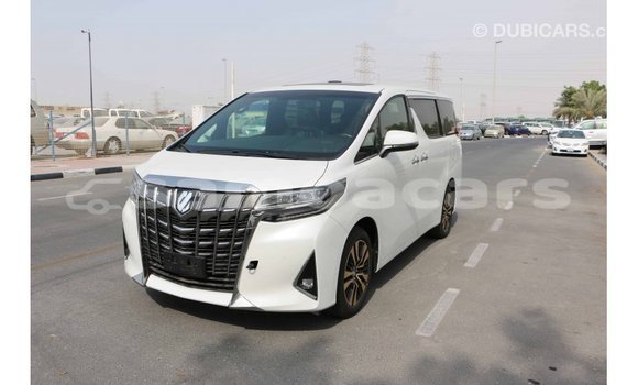 Acheter Import Voiture Toyota Alphard Blanc à Import - Dubai, A'ana Acheter Import Voiture Toyota Alphard Blanc à Import - Dubai, A'ana