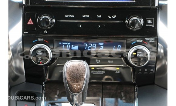 Acheter Import Voiture Toyota Alphard Blanc à Import - Dubai, A'ana Acheter Import Voiture Toyota Alphard Blanc à Import - Dubai, A'ana