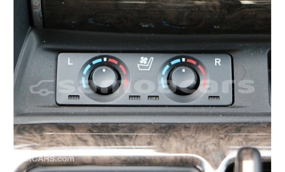 Acheter Import Voiture Toyota Alphard Blanc à Import - Dubai, A'ana Acheter Import Voiture Toyota Alphard Blanc à Import - Dubai, A'ana