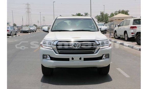 Acheter Import Voiture Toyota Land Cruiser Blanc à Import - Dubai, A'ana Acheter Import Voiture Toyota Land Cruiser Blanc à Import - Dubai, A'ana