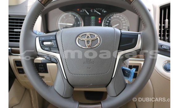 Acheter Import Voiture Toyota Land Cruiser Blanc à Import - Dubai, A'ana Acheter Import Voiture Toyota Land Cruiser Blanc à Import - Dubai, A'ana