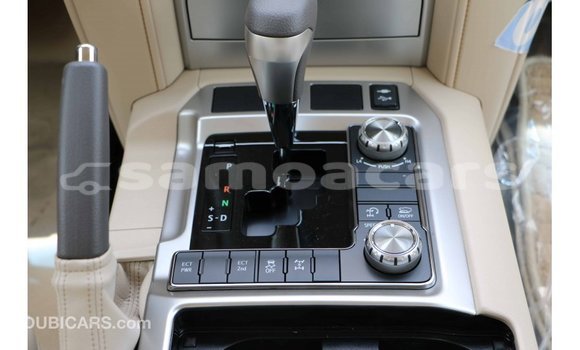Acheter Import Voiture Toyota Land Cruiser Blanc à Import - Dubai, A'ana Acheter Import Voiture Toyota Land Cruiser Blanc à Import - Dubai, A'ana