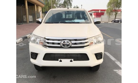 Acheter Import Voiture Toyota Hilux Blanc à Import - Dubai, A'ana Acheter Import Voiture Toyota Hilux Blanc à Import - Dubai, A'ana