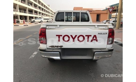 Acheter Import Voiture Toyota Hilux Blanc à Import - Dubai, A'ana Acheter Import Voiture Toyota Hilux Blanc à Import - Dubai, A'ana