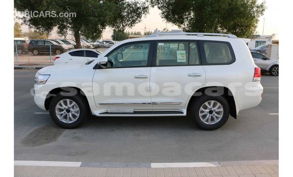 Acheter Import Voiture Toyota Land Cruiser Blanc à Import - Dubai, A'ana Acheter Import Voiture Toyota Land Cruiser Blanc à Import - Dubai, A'ana