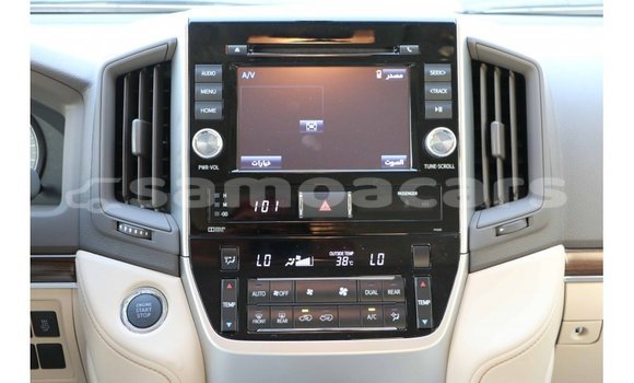 Acheter Import Voiture Toyota Land Cruiser Blanc à Import - Dubai, A'ana Acheter Import Voiture Toyota Land Cruiser Blanc à Import - Dubai, A'ana