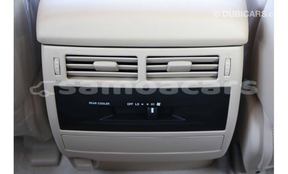 Acheter Import Voiture Toyota Land Cruiser Blanc à Import - Dubai, A'ana Acheter Import Voiture Toyota Land Cruiser Blanc à Import - Dubai, A'ana