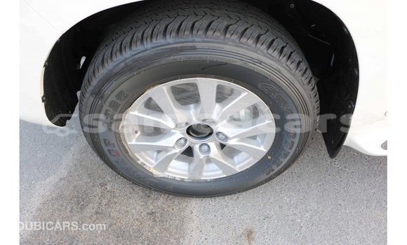 Acheter Import Voiture Toyota Land Cruiser Blanc à Import - Dubai, A'ana Acheter Import Voiture Toyota Land Cruiser Blanc à Import - Dubai, A'ana