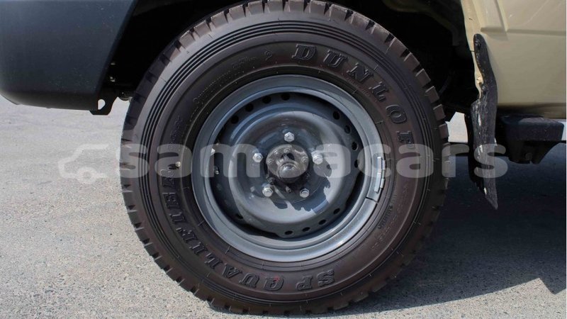 Big with watermark toyota land cruiser a ana import dubai 3331