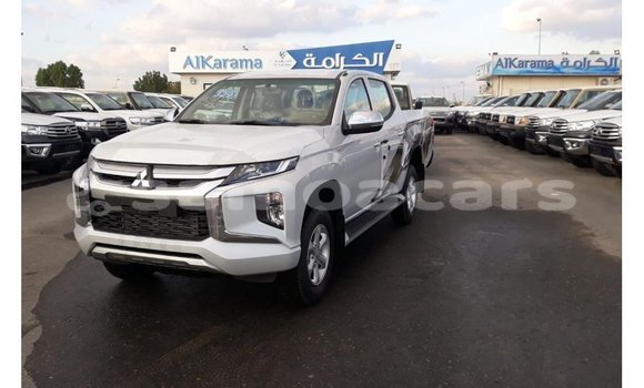 Acheter Import Voiture Mitsubishi L200 Blanc à Import - Dubai, A'ana Acheter Import Voiture Mitsubishi L200 Blanc à Import - Dubai, A'ana