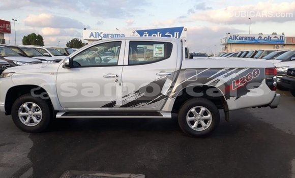 Acheter Import Voiture Mitsubishi L200 Blanc à Import - Dubai, A'ana Acheter Import Voiture Mitsubishi L200 Blanc à Import - Dubai, A'ana