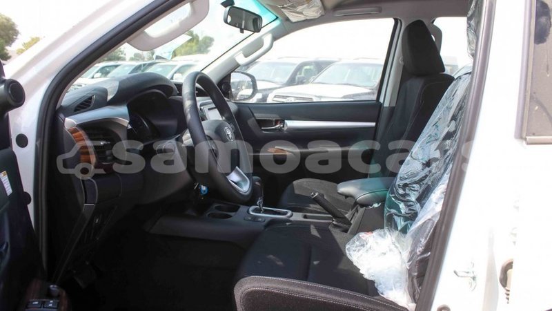 Big with watermark toyota hilux a ana import dubai 3334