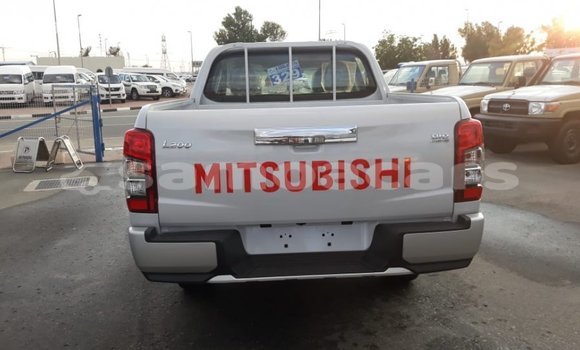 Acheter Import Voiture Mitsubishi L200 Blanc à Import - Dubai, A'ana Acheter Import Voiture Mitsubishi L200 Blanc à Import - Dubai, A'ana