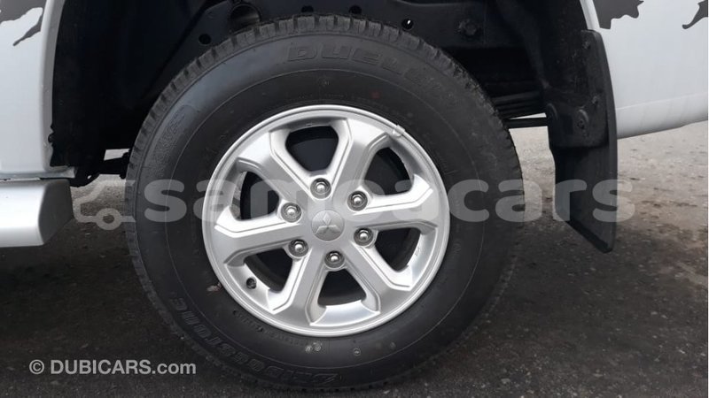 Big with watermark mitsubishi l200 a ana import dubai 3336