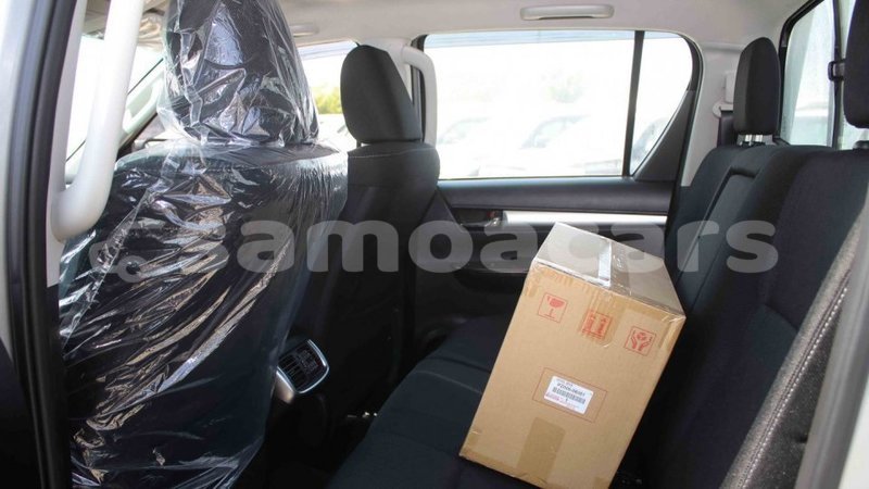 Big with watermark toyota hilux a ana import dubai 3338