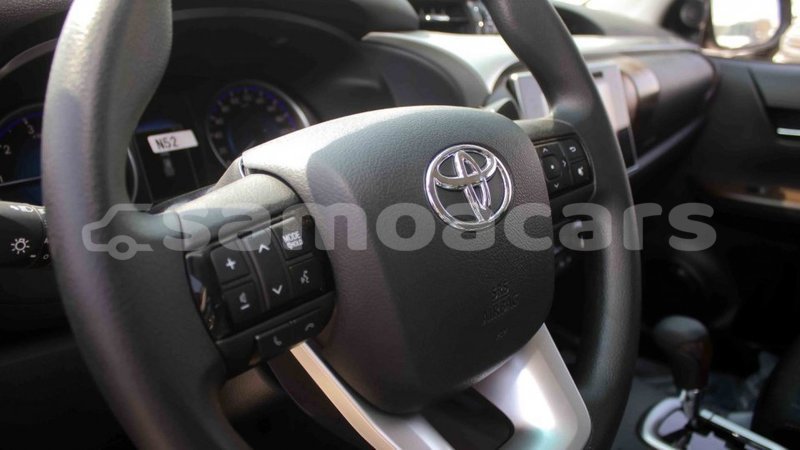 Big with watermark toyota hilux a ana import dubai 3338