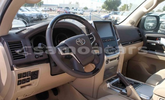 Buy Import Toyota Land Cruiser White Car in Import - Dubai in A'ana Buy Import Toyota Land Cruiser White Car in Import - Dubai in A'ana
