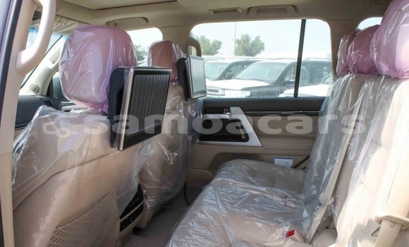 Buy Import Toyota Land Cruiser White Car in Import - Dubai in A'ana Buy Import Toyota Land Cruiser White Car in Import - Dubai in A'ana