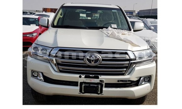 Acheter Import Voiture Toyota Land Cruiser Blanc à Import - Dubai, A'ana Acheter Import Voiture Toyota Land Cruiser Blanc à Import - Dubai, A'ana