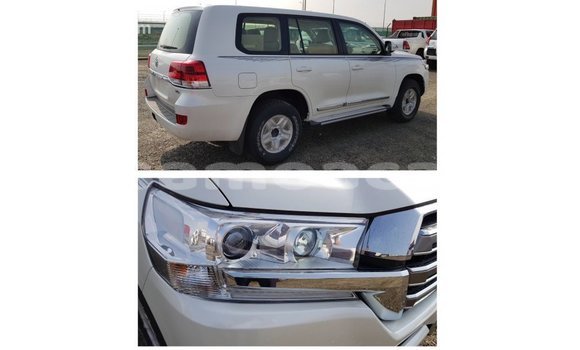 Acheter Import Voiture Toyota Land Cruiser Blanc à Import - Dubai, A'ana Acheter Import Voiture Toyota Land Cruiser Blanc à Import - Dubai, A'ana