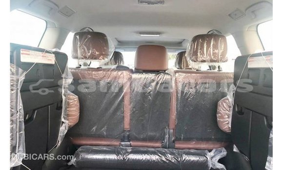 Acheter Import Voiture Toyota Land Cruiser Noir à Import - Dubai, A'ana Acheter Import Voiture Toyota Land Cruiser Noir à Import - Dubai, A'ana