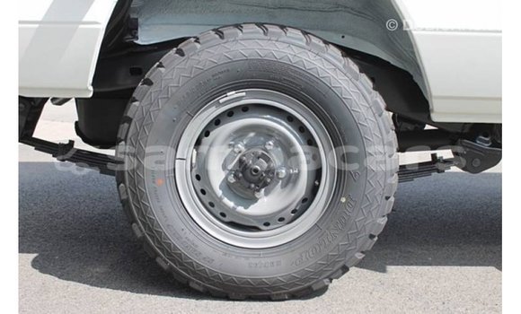 Acheter Import Voiture Toyota Land Cruiser Blanc à Import - Dubai, A'ana Acheter Import Voiture Toyota Land Cruiser Blanc à Import - Dubai, A'ana