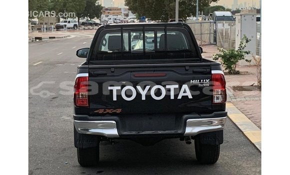 Acheter Import Voiture Toyota Hilux Noir à Import - Dubai, A'ana Acheter Import Voiture Toyota Hilux Noir à Import - Dubai, A'ana