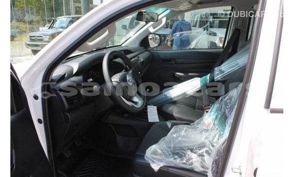 Acheter Import Voiture Toyota Hilux Blanc à Import - Dubai, A'ana Acheter Import Voiture Toyota Hilux Blanc à Import - Dubai, A'ana