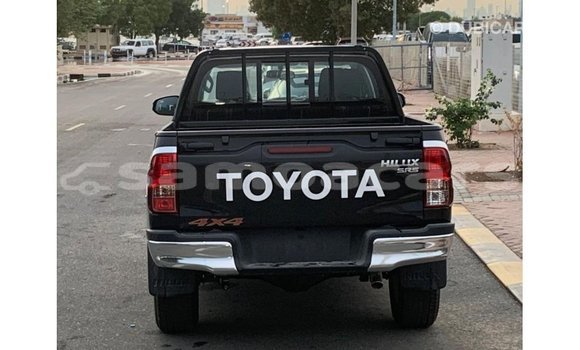 Acheter Import Voiture Toyota Hilux Noir à Import - Dubai, A'ana Acheter Import Voiture Toyota Hilux Noir à Import - Dubai, A'ana