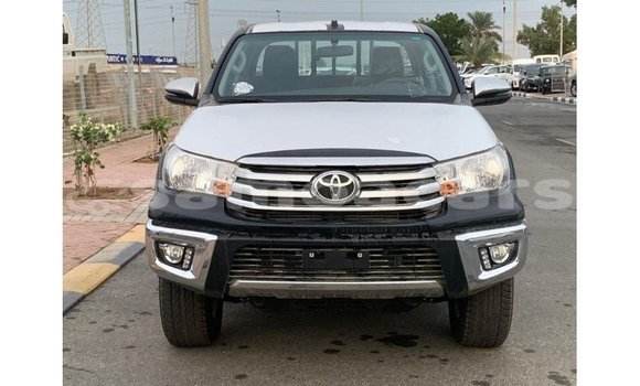 Acheter Import Voiture Toyota Hilux Noir à Import - Dubai, A'ana Acheter Import Voiture Toyota Hilux Noir à Import - Dubai, A'ana