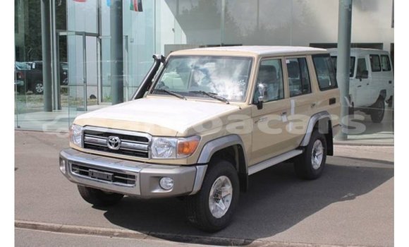 Acheter Import Voiture Toyota Land Cruiser Beige à Import - Dubai, A'ana Acheter Import Voiture Toyota Land Cruiser Beige à Import - Dubai, A'ana