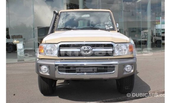 Acheter Import Voiture Toyota Land Cruiser Beige à Import - Dubai, A'ana Acheter Import Voiture Toyota Land Cruiser Beige à Import - Dubai, A'ana