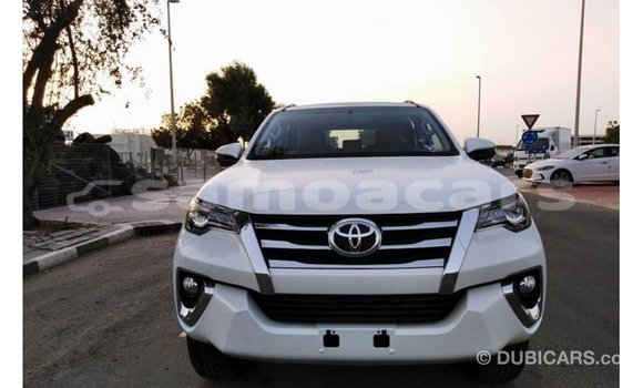 Acheter Import Voiture Toyota Fortuner Blanc à Import - Dubai, A'ana Acheter Import Voiture Toyota Fortuner Blanc à Import - Dubai, A'ana