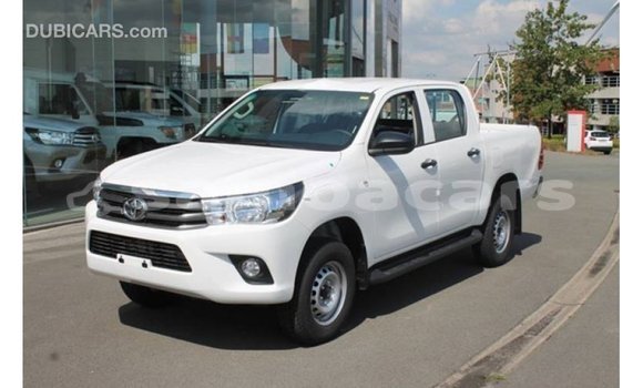 Acheter Import Voiture Toyota Hilux Blanc à Import - Dubai, A'ana Acheter Import Voiture Toyota Hilux Blanc à Import - Dubai, A'ana