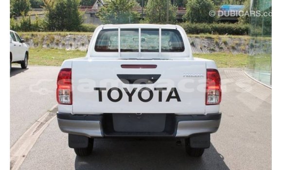 Acheter Import Voiture Toyota Hilux Blanc à Import - Dubai, A'ana Acheter Import Voiture Toyota Hilux Blanc à Import - Dubai, A'ana