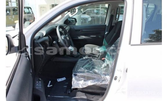 Acheter Import Voiture Toyota Hilux Blanc à Import - Dubai, A'ana Acheter Import Voiture Toyota Hilux Blanc à Import - Dubai, A'ana