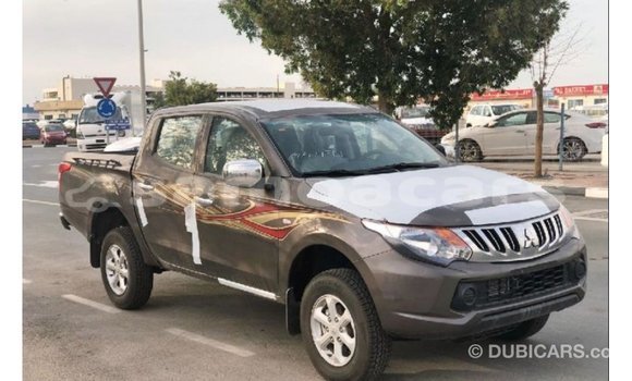 Acheter Import Voiture Mitsubishi L200 Marron à Import - Dubai, A'ana Acheter Import Voiture Mitsubishi L200 Marron à Import - Dubai, A'ana