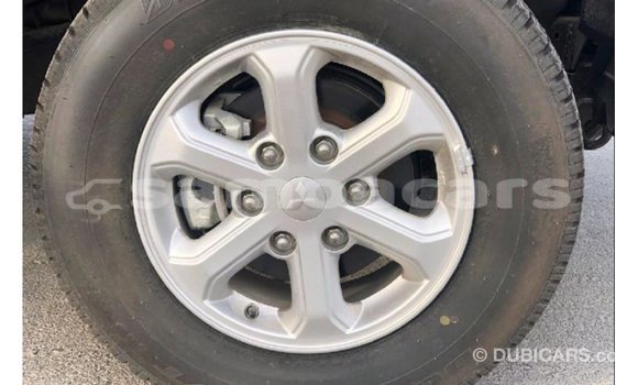 Acheter Import Voiture Mitsubishi L200 Marron à Import - Dubai, A'ana Acheter Import Voiture Mitsubishi L200 Marron à Import - Dubai, A'ana