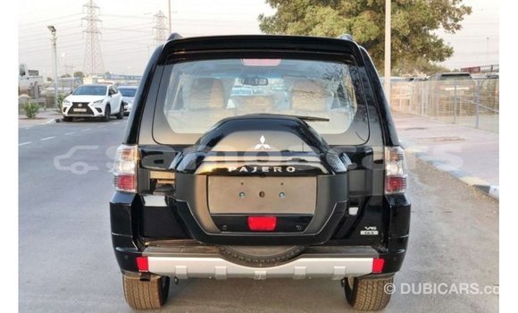 Acheter Import Voiture Mitsubishi Pajero Noir à Import - Dubai, A'ana Acheter Import Voiture Mitsubishi Pajero Noir à Import - Dubai, A'ana