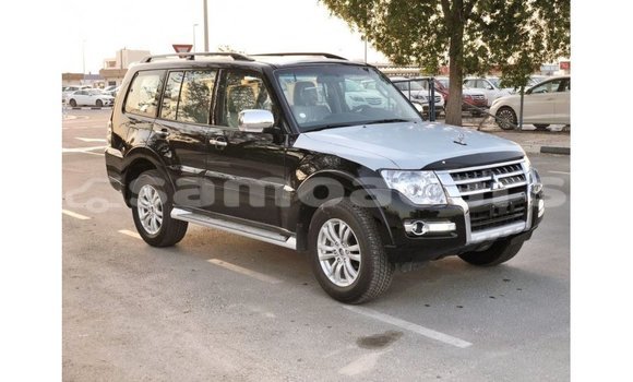Acheter Import Voiture Mitsubishi Pajero Noir à Import - Dubai, A'ana Acheter Import Voiture Mitsubishi Pajero Noir à Import - Dubai, A'ana