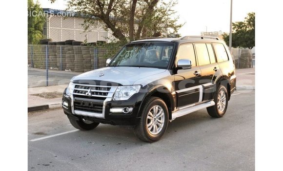 Acheter Import Voiture Mitsubishi Pajero Noir à Import - Dubai, A'ana Acheter Import Voiture Mitsubishi Pajero Noir à Import - Dubai, A'ana