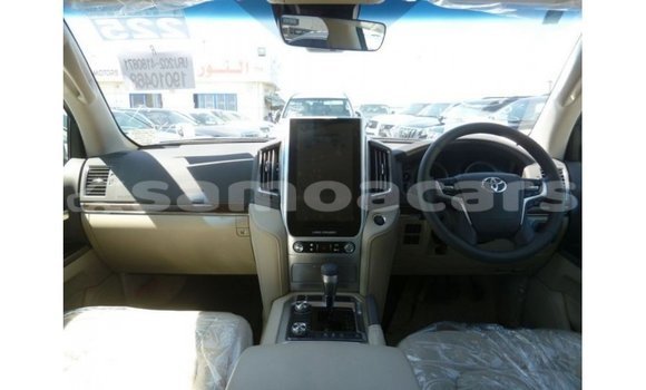 Buy Import Toyota Land Cruiser White Car in Import - Dubai in A'ana Buy Import Toyota Land Cruiser White Car in Import - Dubai in A'ana