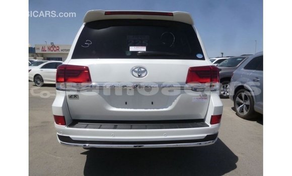 Buy Import Toyota Land Cruiser White Car in Import - Dubai in A'ana Buy Import Toyota Land Cruiser White Car in Import - Dubai in A'ana