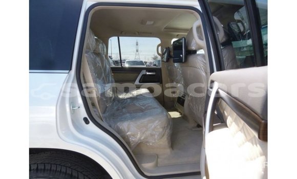 Buy Import Toyota Land Cruiser White Car in Import - Dubai in A'ana Buy Import Toyota Land Cruiser White Car in Import - Dubai in A'ana