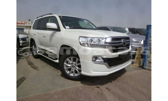 Buy Import Toyota Land Cruiser White Car in Import - Dubai in A'ana Buy Import Toyota Land Cruiser White Car in Import - Dubai in A'ana