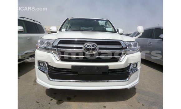 Buy Import Toyota Land Cruiser White Car in Import - Dubai in A'ana Buy Import Toyota Land Cruiser White Car in Import - Dubai in A'ana
